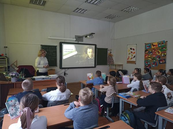 Мы в гости к Пушкину пришли Мы в гости к Пушкину пришли