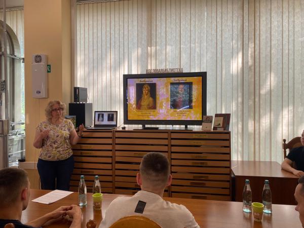 А он встаёт над волнами забвенья… А он встаёт над волнами забвенья…