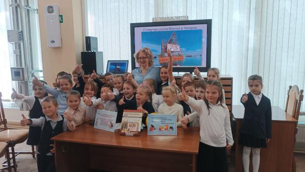 Первоклассные ребята начинают школьный путь Первоклассные ребята начинают школьный путь