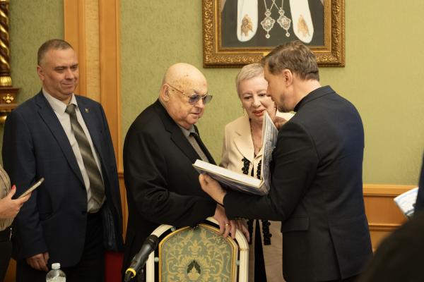 Встреча с российским политиком, Депутатом Государственной думы Федерального собрания Российской Федерации В.И. Ресиным. Презентация книги-альбома "Москва православная-2025" в Храме Христа Спасителя